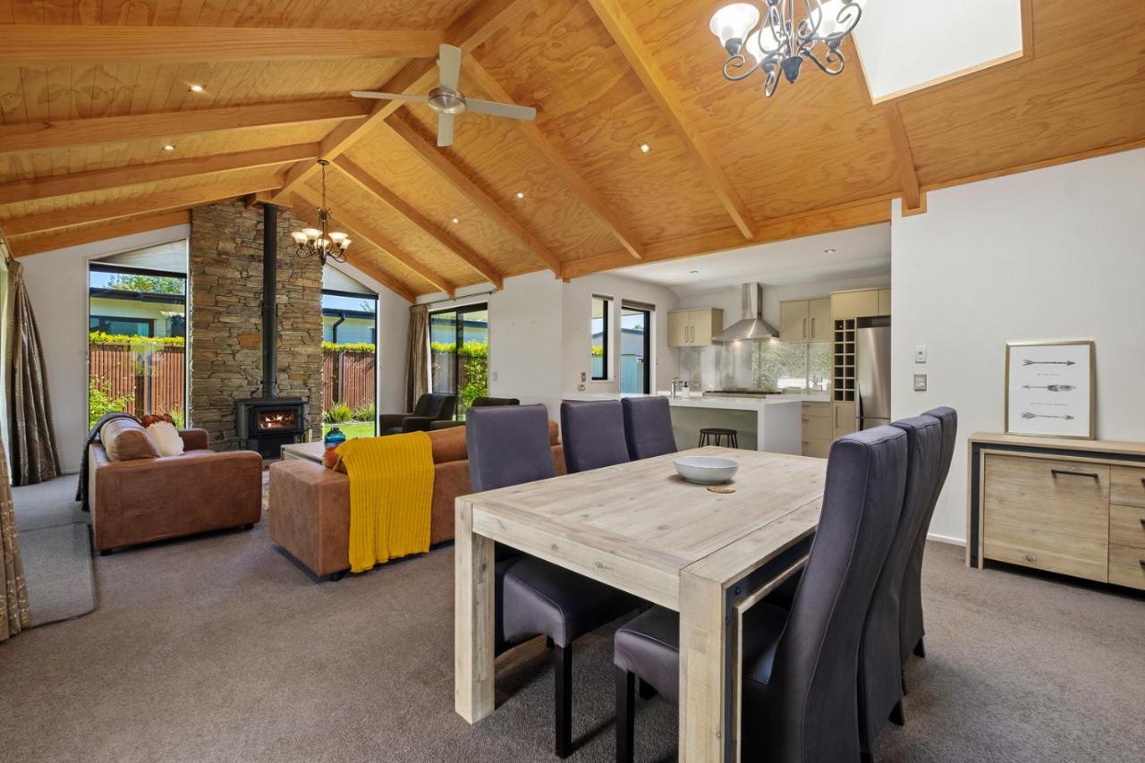 Roys Bay Lodge - Wanaka Holiday Home ภายนอก รูปภาพ