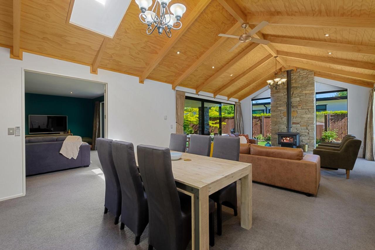 Roys Bay Lodge - Wanaka Holiday Home ภายนอก รูปภาพ