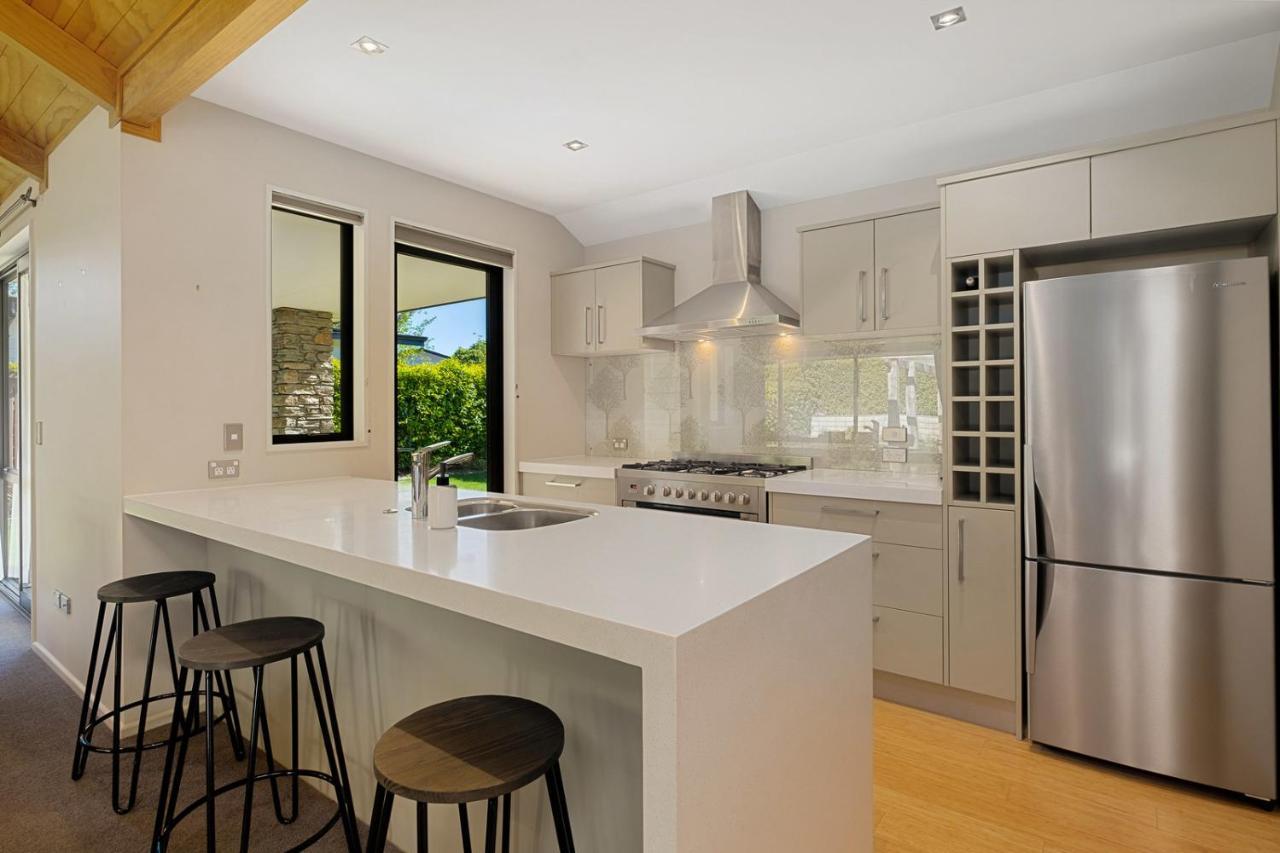 Roys Bay Lodge - Wanaka Holiday Home ภายนอก รูปภาพ