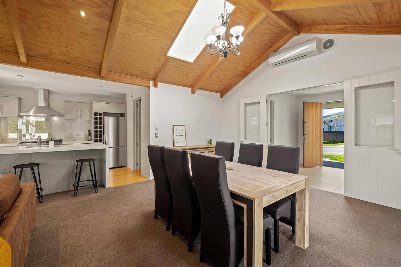 Roys Bay Lodge - Wanaka Holiday Home ภายนอก รูปภาพ