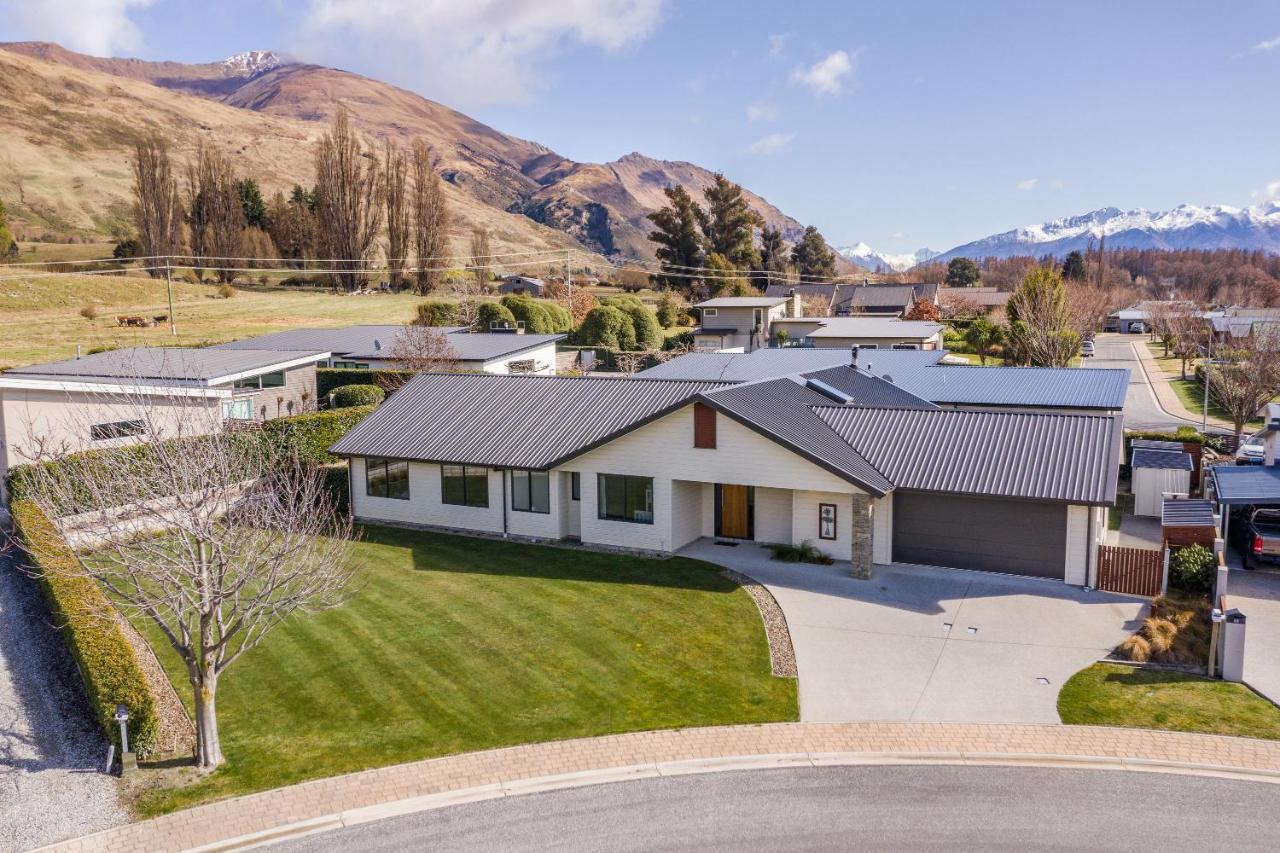 Roys Bay Lodge - Wanaka Holiday Home ภายนอก รูปภาพ