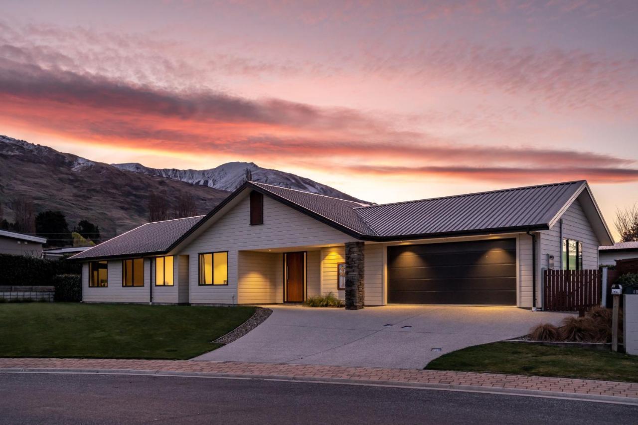 Roys Bay Lodge - Wanaka Holiday Home ภายนอก รูปภาพ