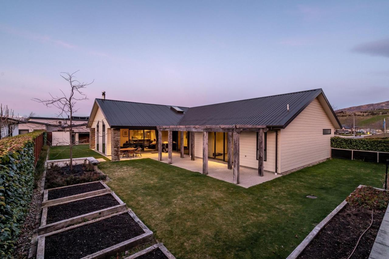 Roys Bay Lodge - Wanaka Holiday Home ภายนอก รูปภาพ